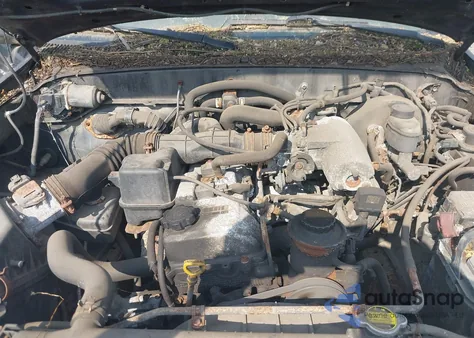 2001 Toyota Tacoma Xtracab from USA, damaged, VIN 5TEWM72N41Z773216